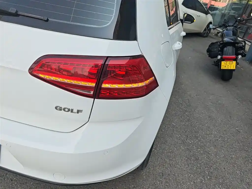 Volkswagen Golf 2016 1.6L Automatic Fashion фото 24