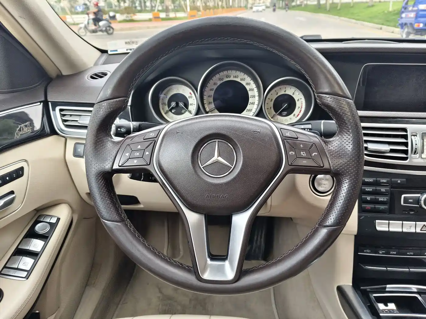Mercedes-Benz E-Class 2015 E 260 L Sport фото 15