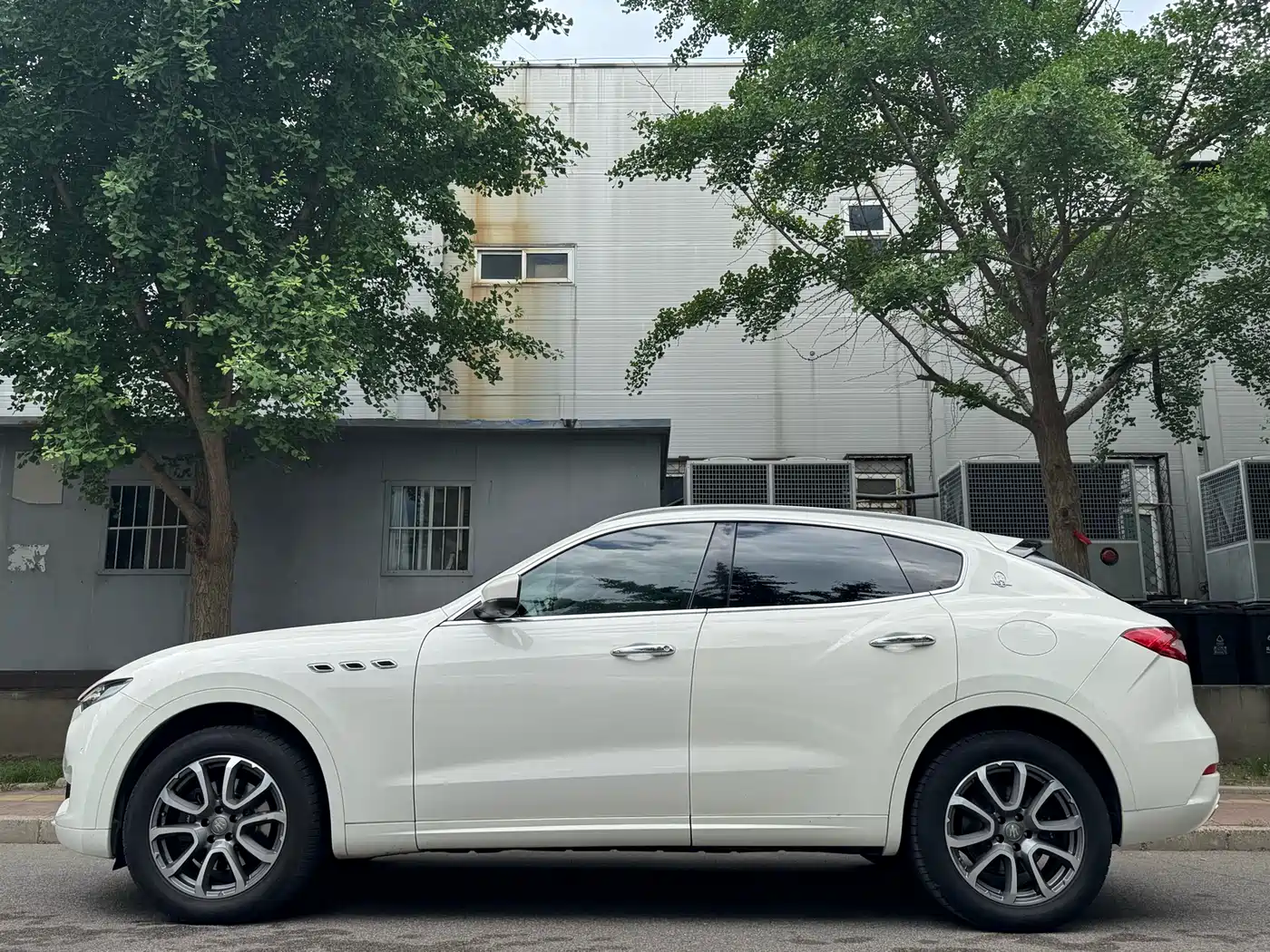 Фото 8 - Maserati Levante