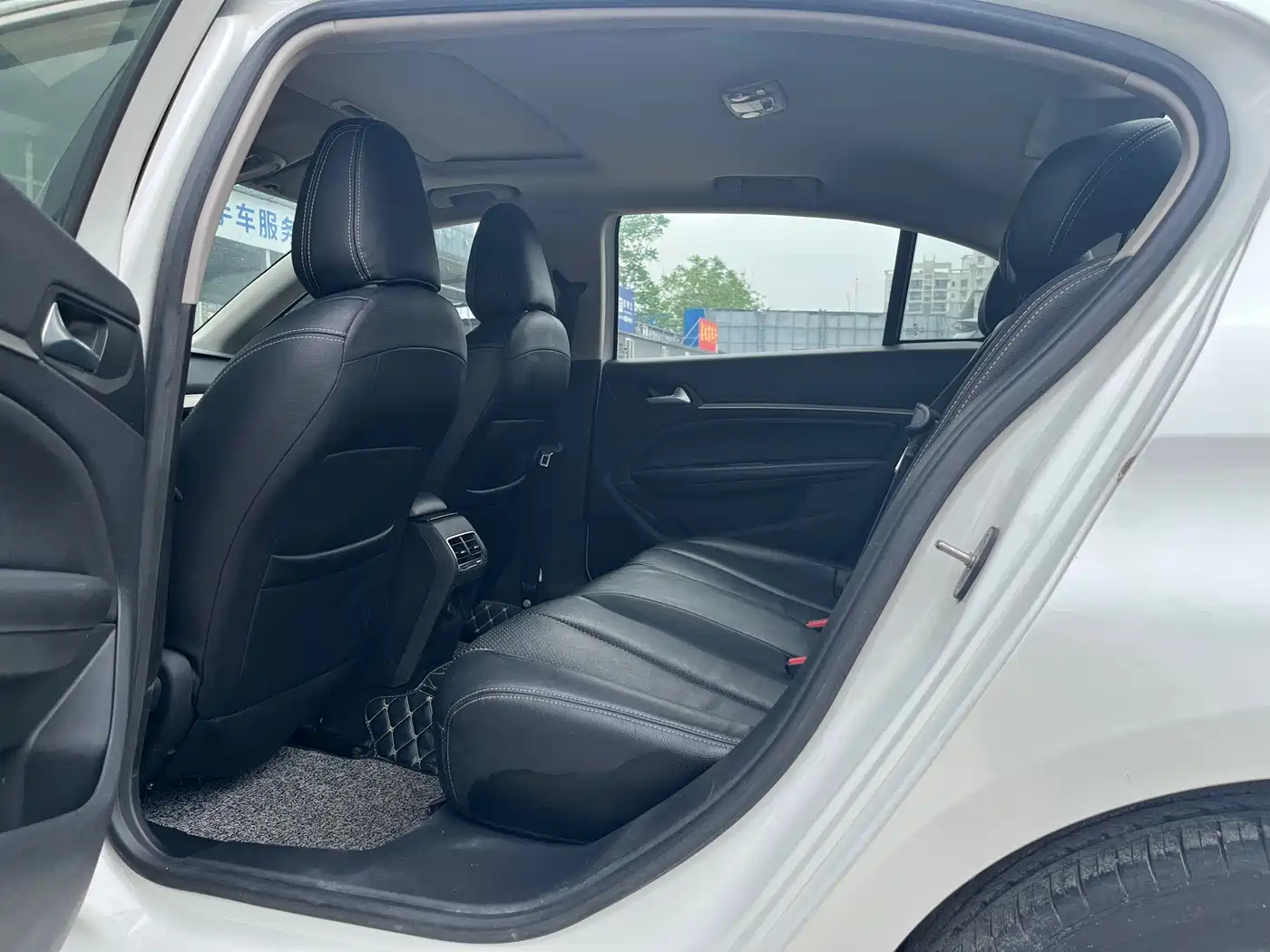 Peugeot 408 2014 1.8L Automatic Luxury Edition фото 5