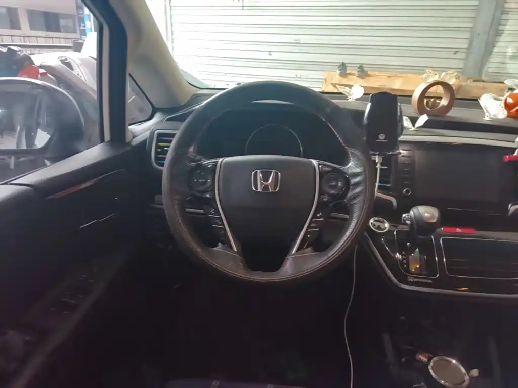 Фото 11 - Honda Odyssey