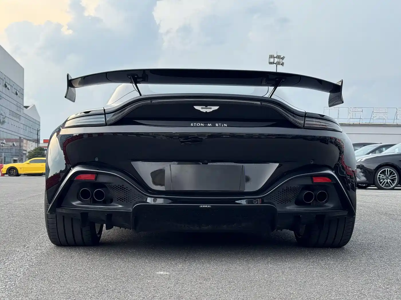 Aston Martin V8 Vantage 2020 4.0T V8 Coupe фото 6