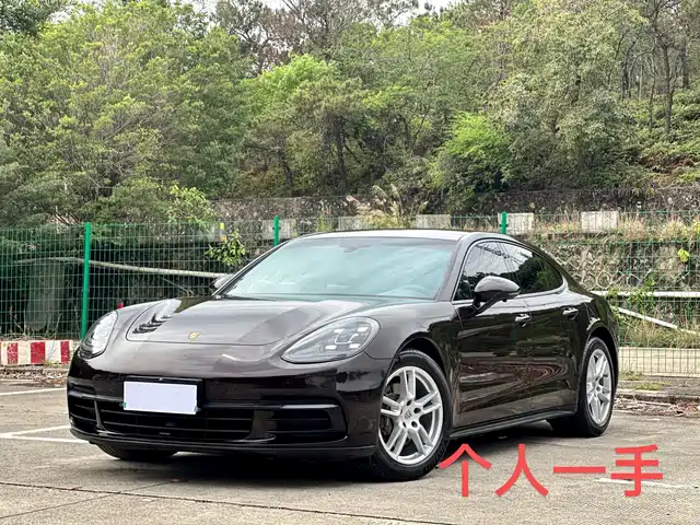 PORSCHE PANAMERA