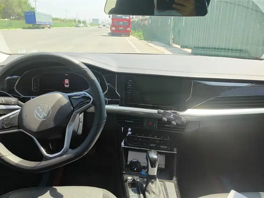 Volkswagen Passat 2024 380TSI Dragon Soaring Edition фото 12