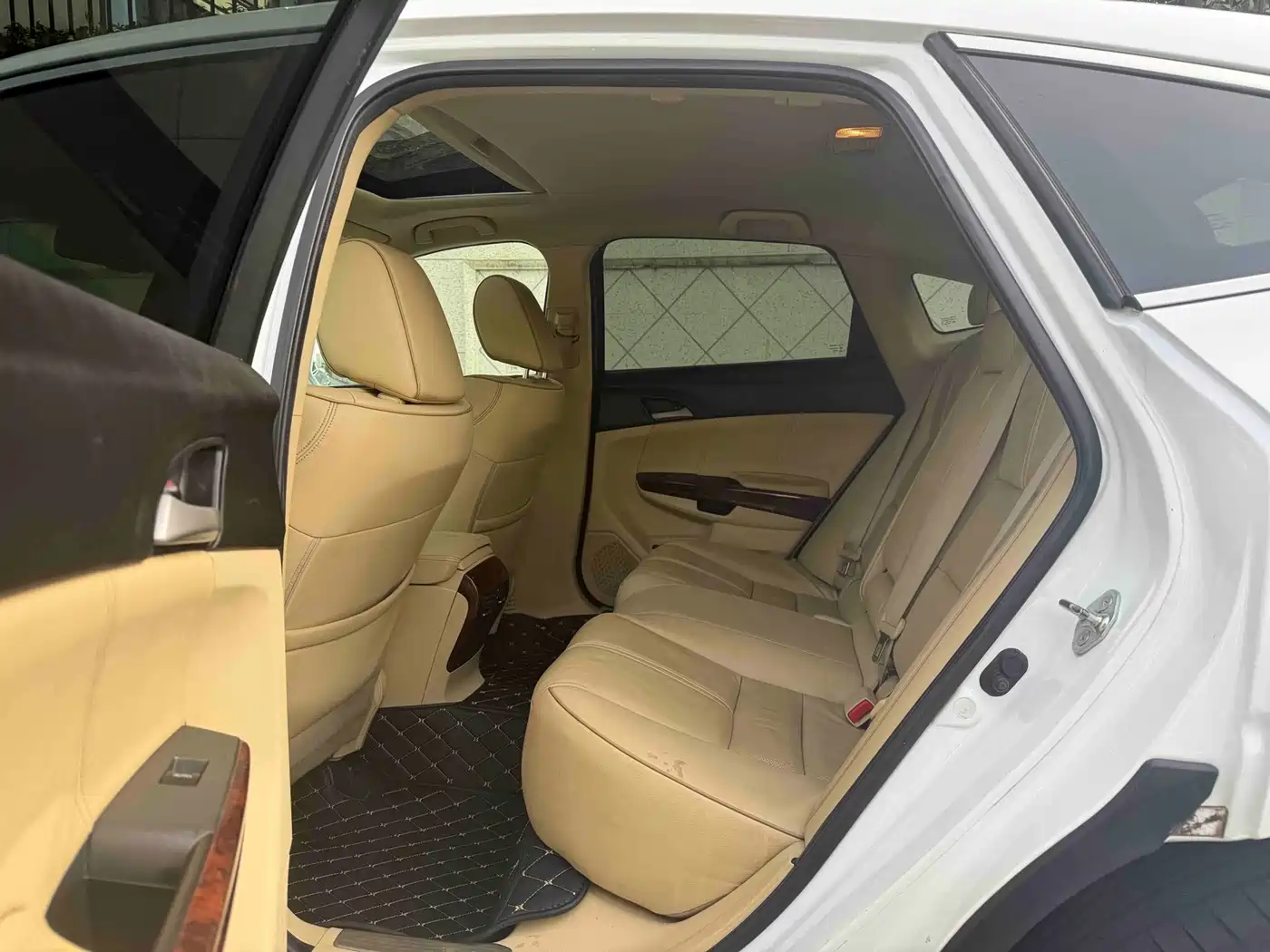 Honda Crosstour 2011 3.5L Prestige Edition фото 7