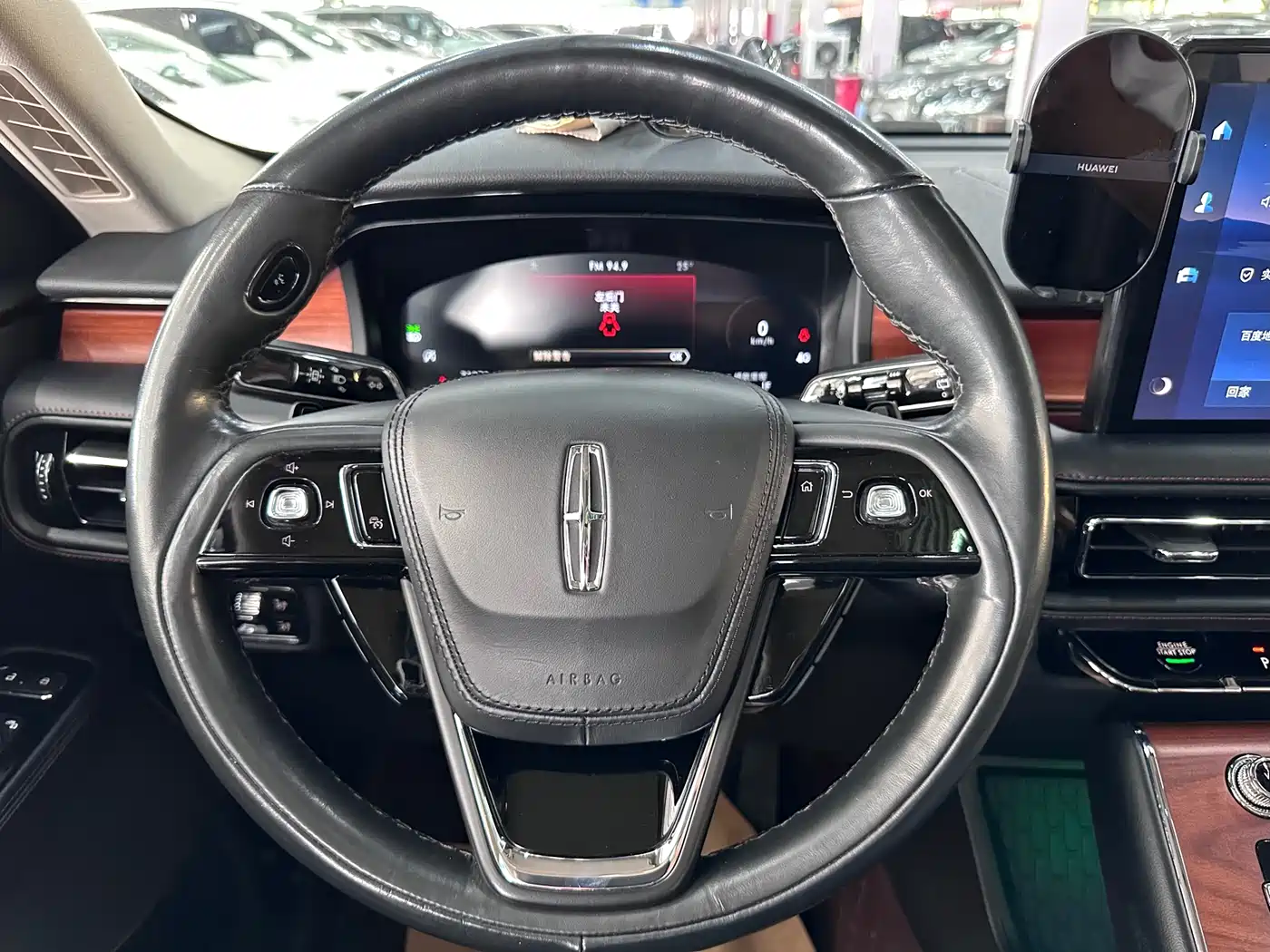 Photo 14 - Lincoln Aviator