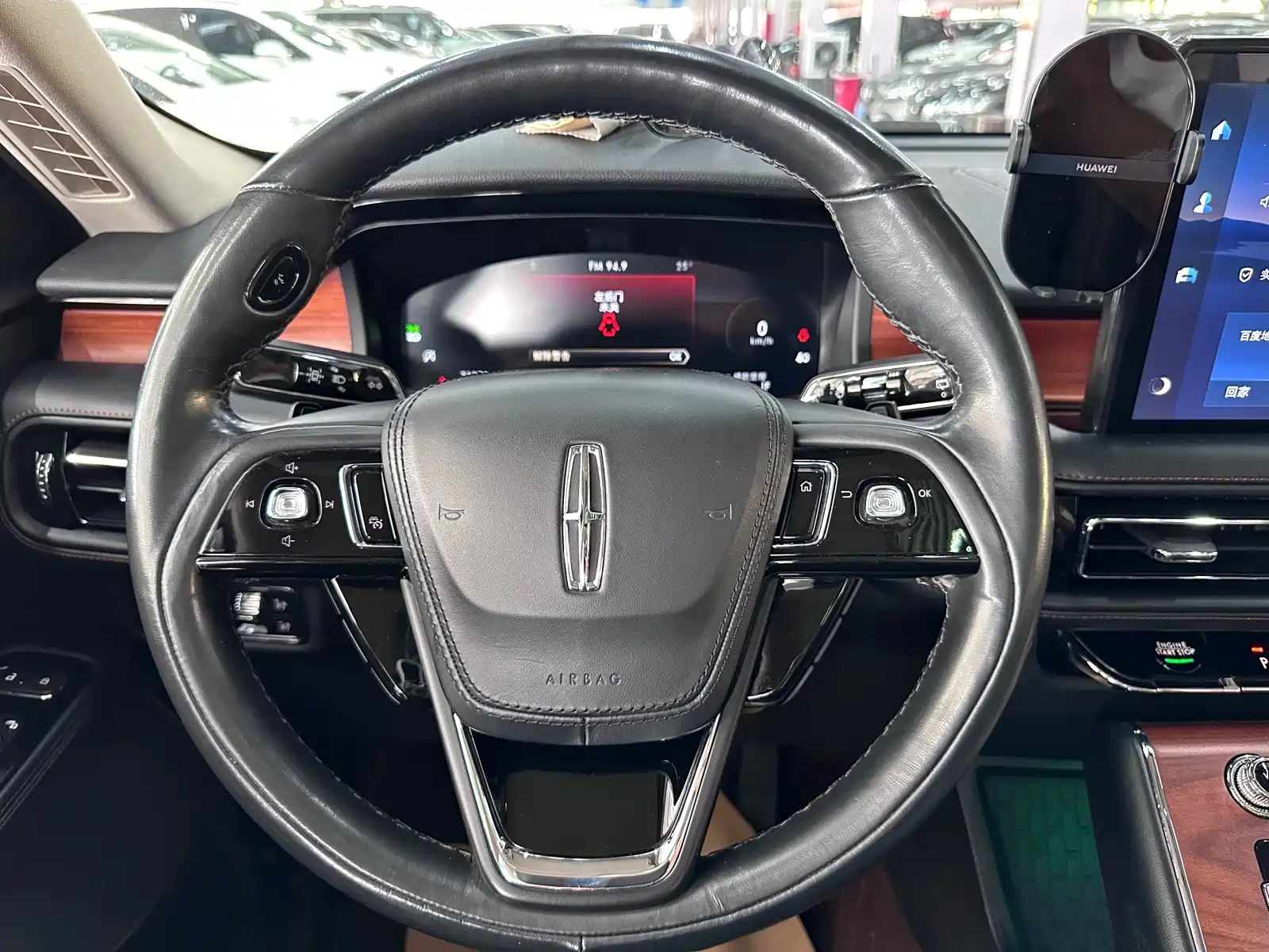Фото 14 - Lincoln Aviator