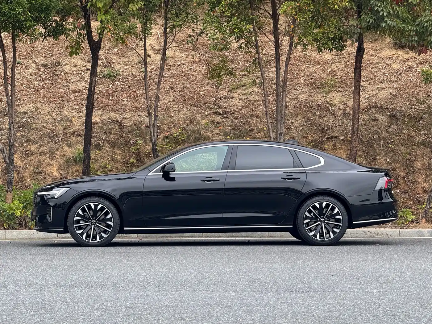 Volvo S90 2026 B5 Zhiyuan Luxury Edition фото 7