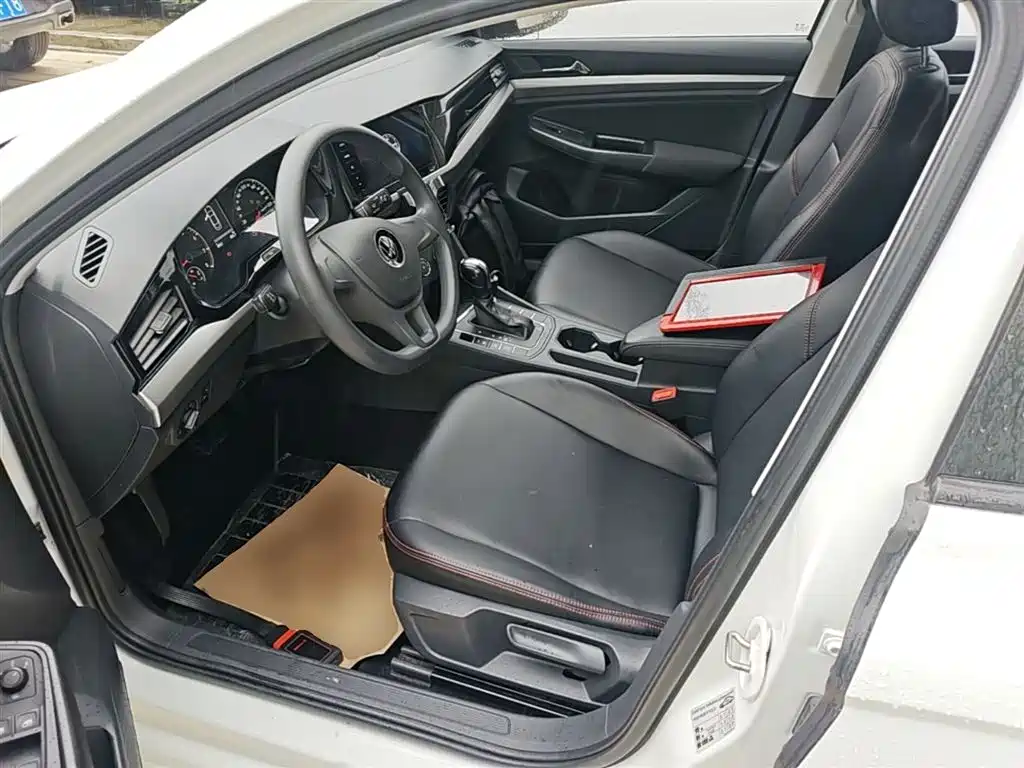 VOLKSWAGEN BORA