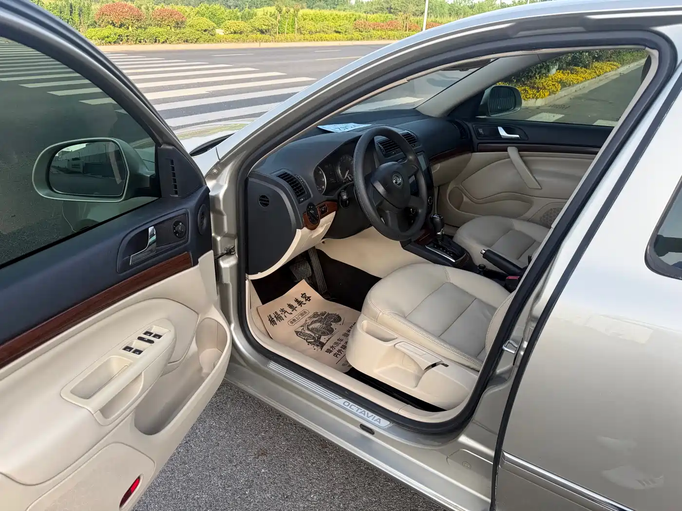 Škoda Octavia 2014 1.6L Auto Yijun Edition фото 4