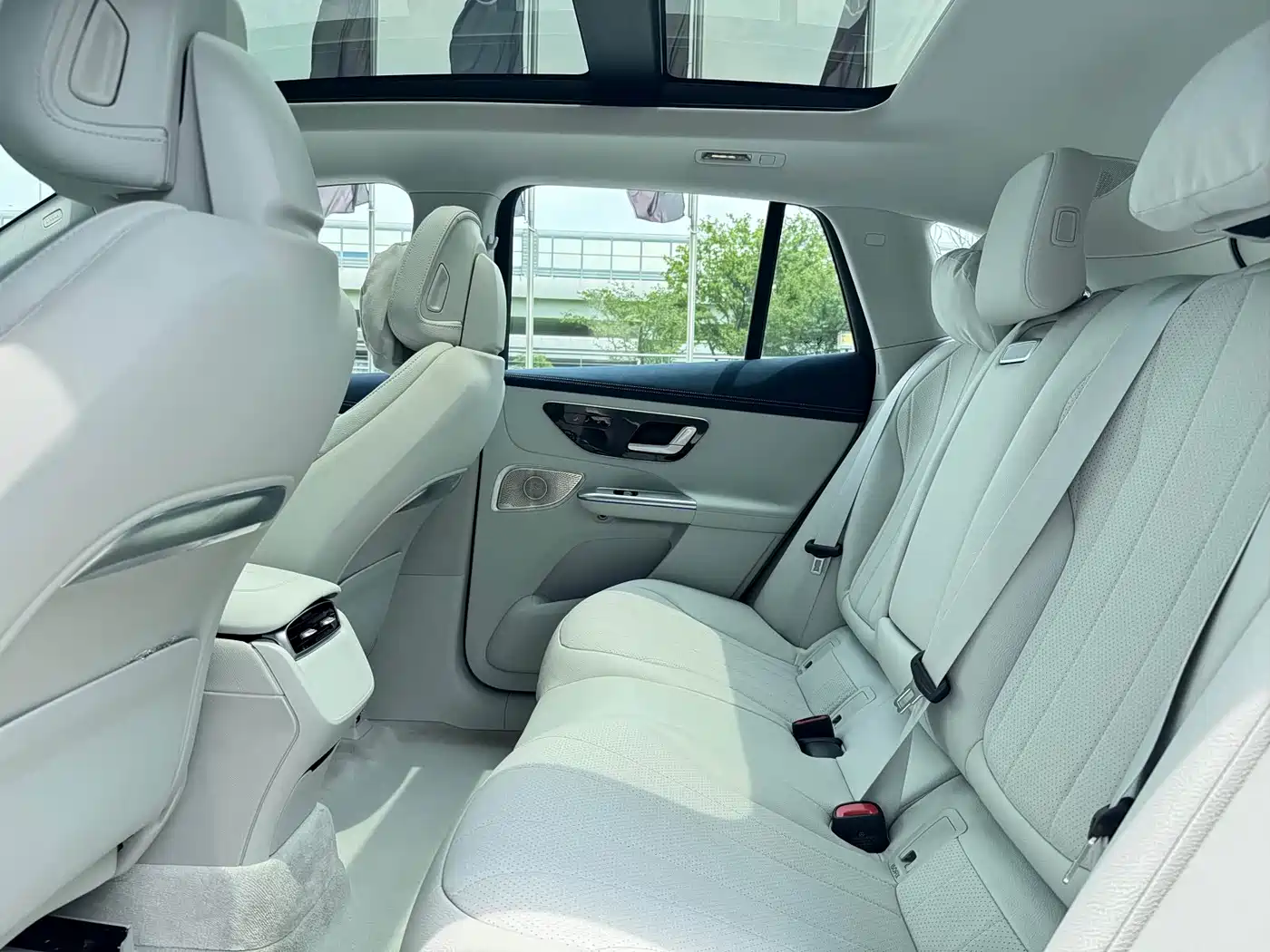 Mercedes-Benz EQE SUV 2024 500 4MATIC Luxury Edition фото 9