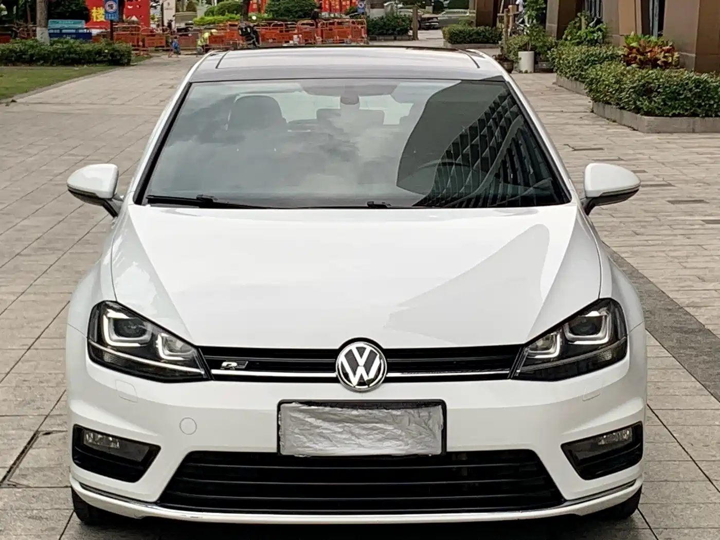 VOLKSWAGEN GOLF