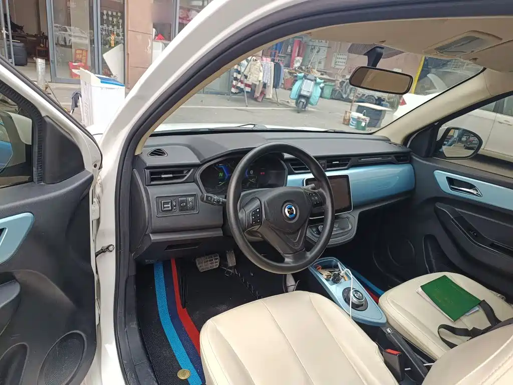 Huachen Xinyi Brilliance Xinyi i03A 2023 2022 Leasing Custom Edition