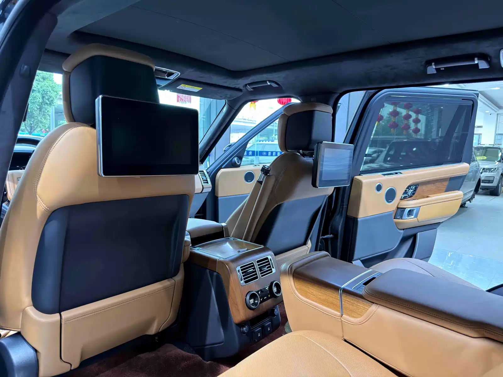 Photo 11 - Land Rover Range Rover
