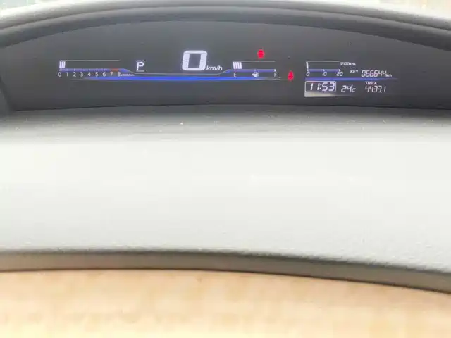 Honda Jade 2016 1.8L Automatic Comfort Elite Version 5-seater — фото 4