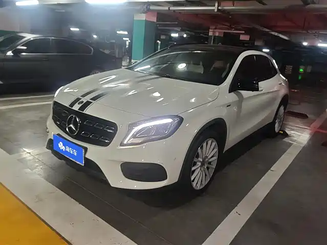 MERCEDES-BENZ GLA