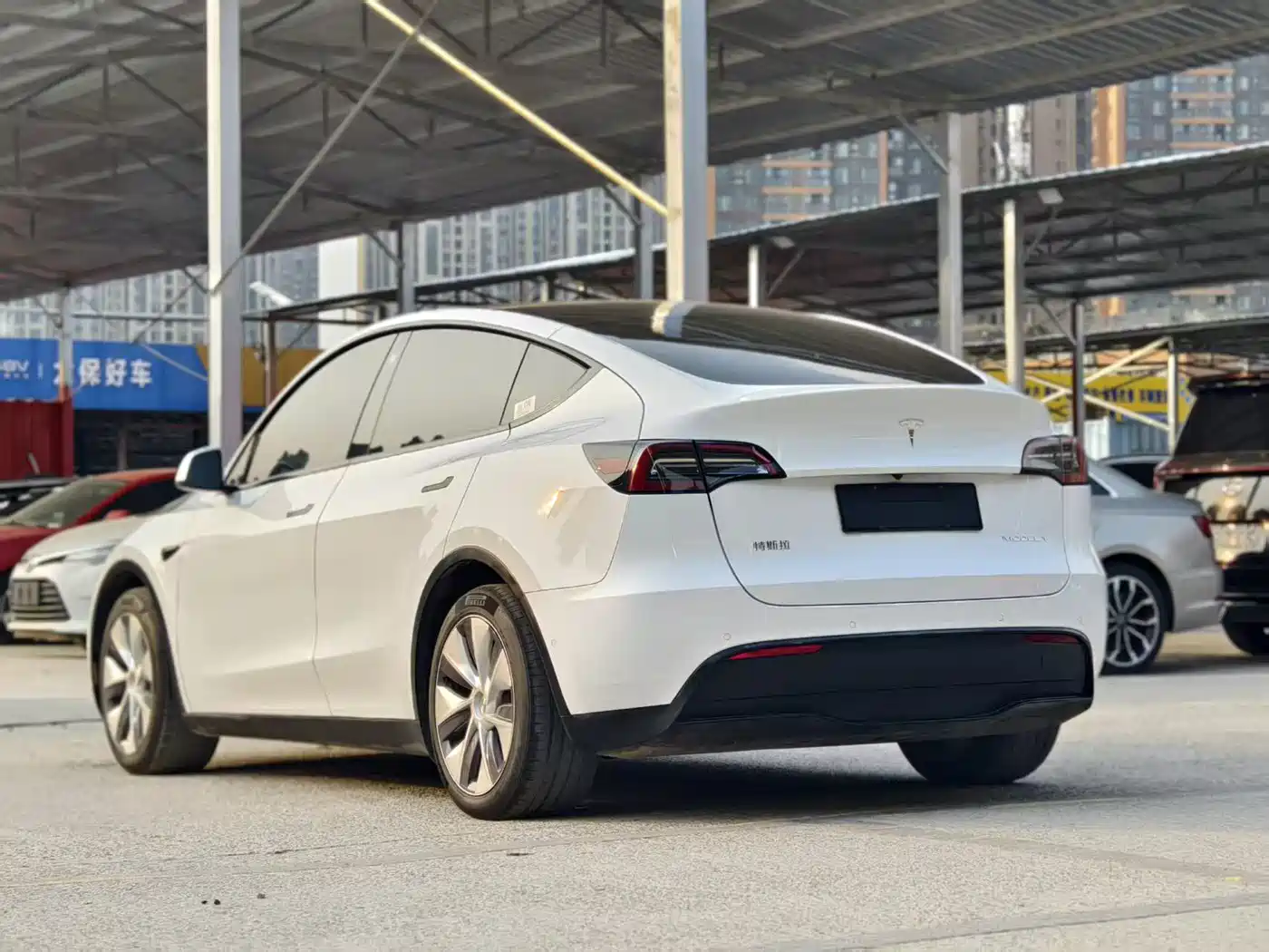 TESLA MODEL Y