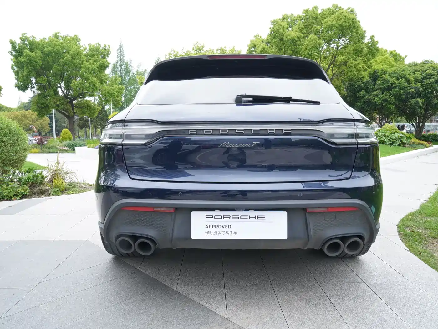PORSCHE MACAN