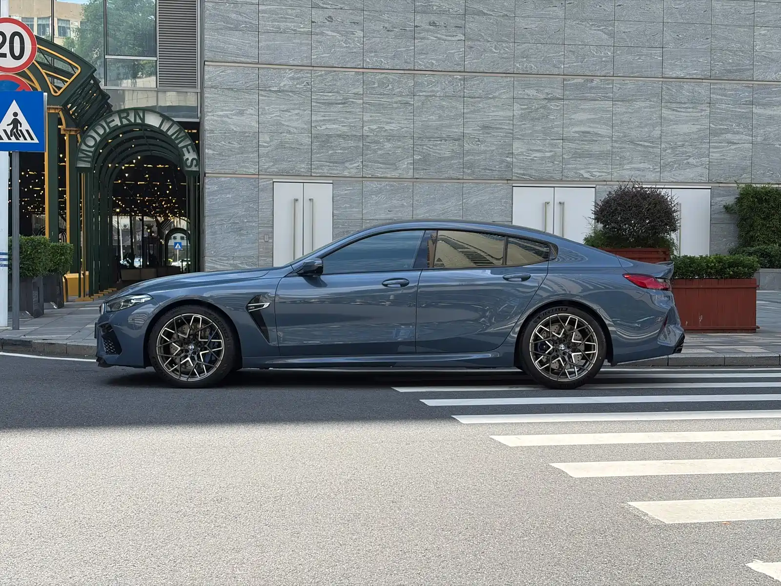 Фото 3 - BMW M8
