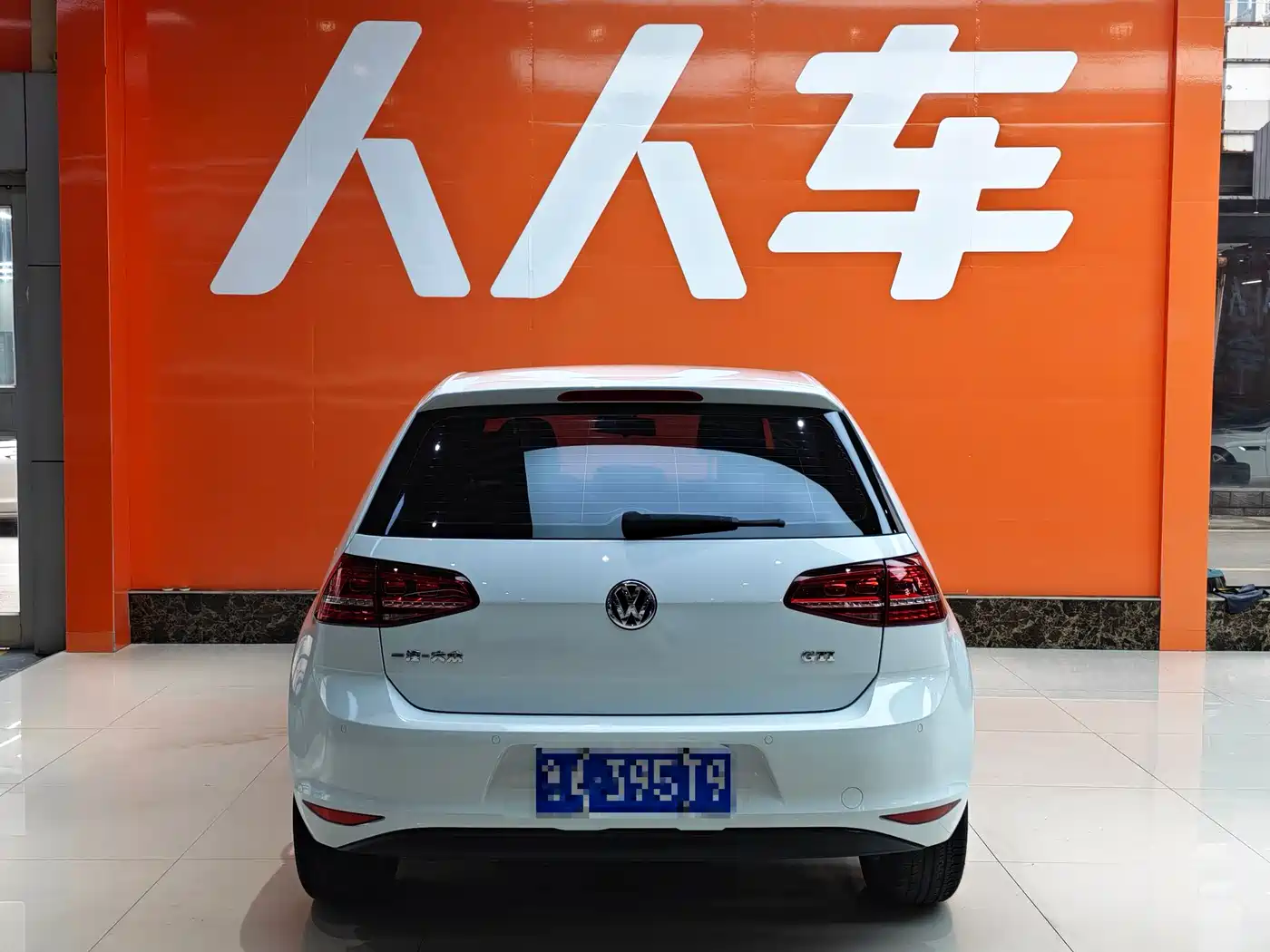 Volkswagen Golf 2017 1.6L Auto Comfort Millionth Edition фото 5