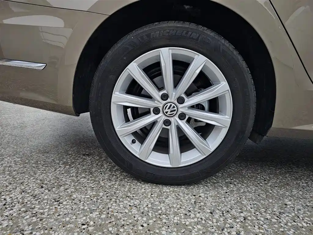 Volkswagen Passat 2017 330TSI DSG Prestige фото 16