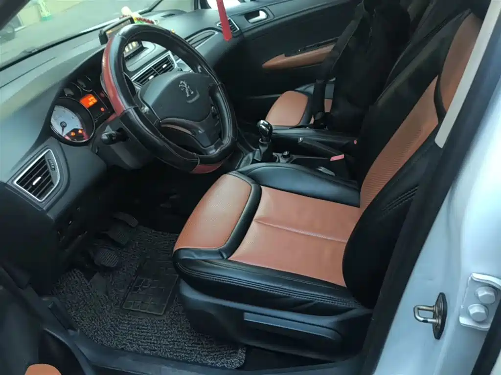 Peugeot 308 2014 Model Joy Edition Classic 1.6L Manual Superior Style фото 15