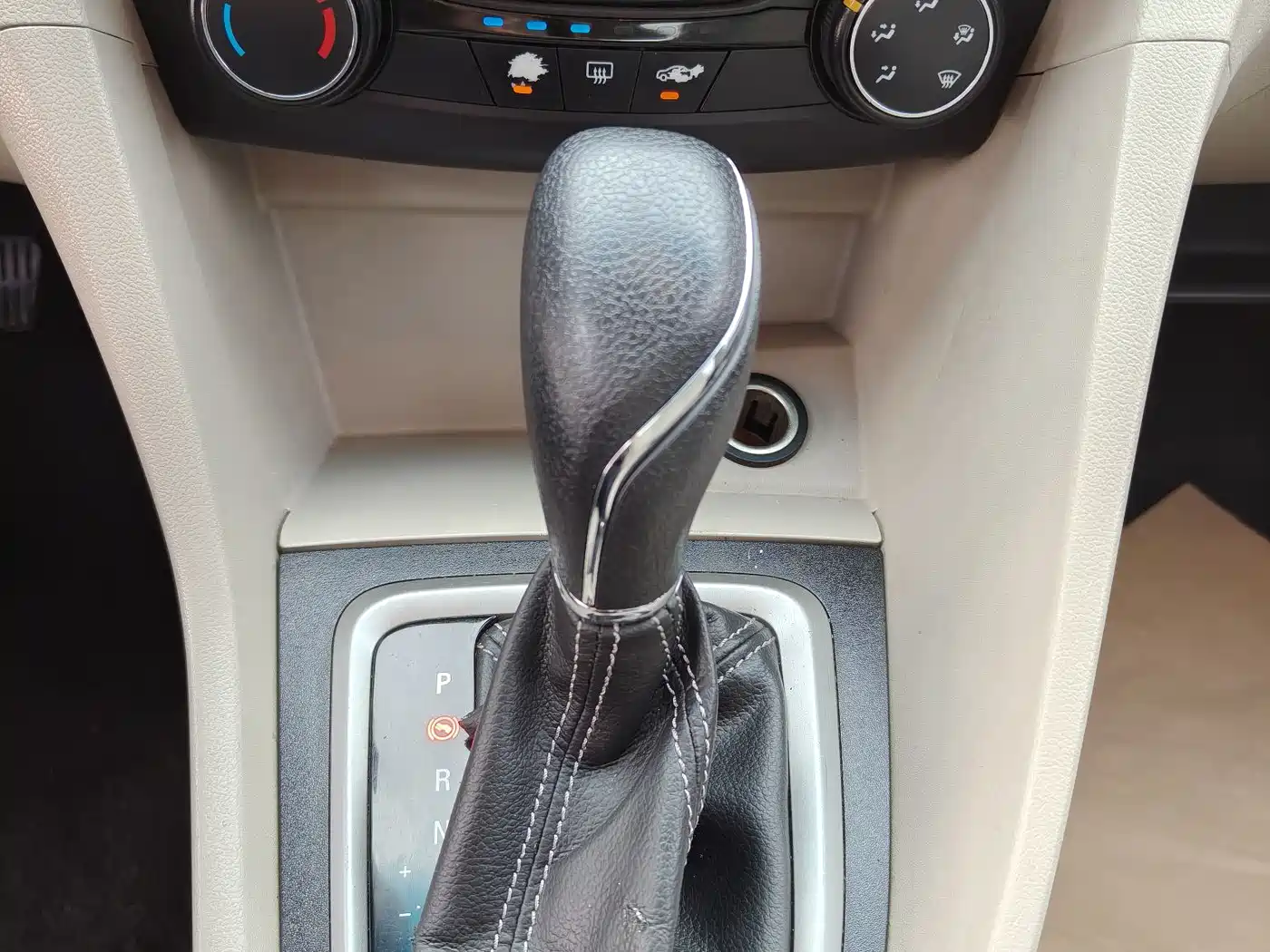 Buick Excelle 2016 15N Automatic Elite фото 13