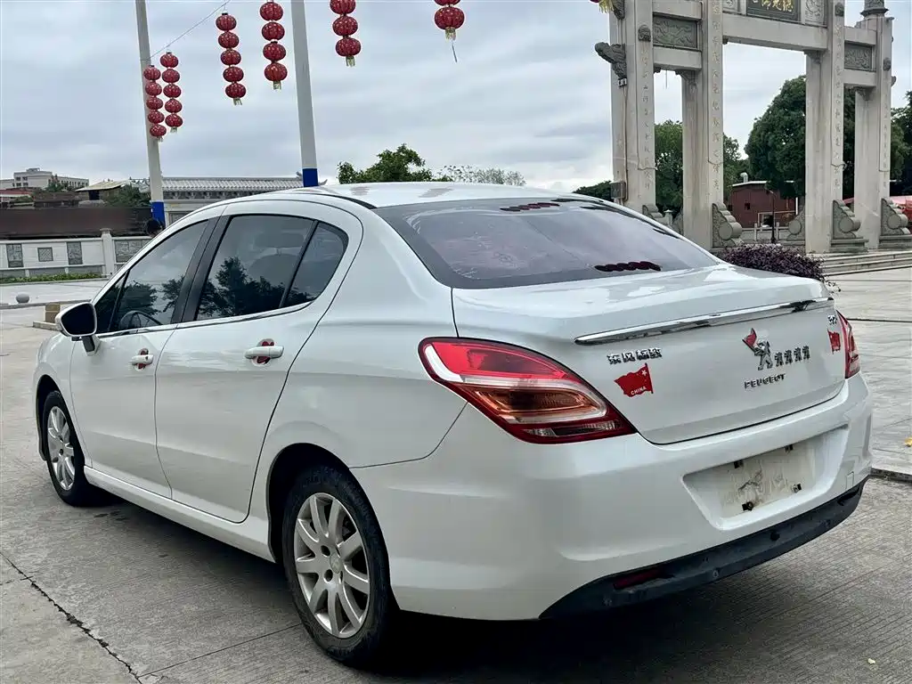 Peugeot 308 2014 Model Joy Edition Classic 1.6L Manual Superior Style фото 5