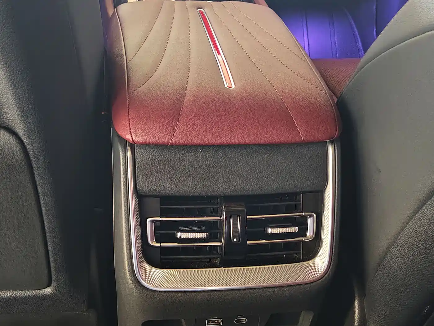 Hongqi H5 2025 2.0T Automatic Flag Celebration 500,000 Units Anniversary Edition фото 14