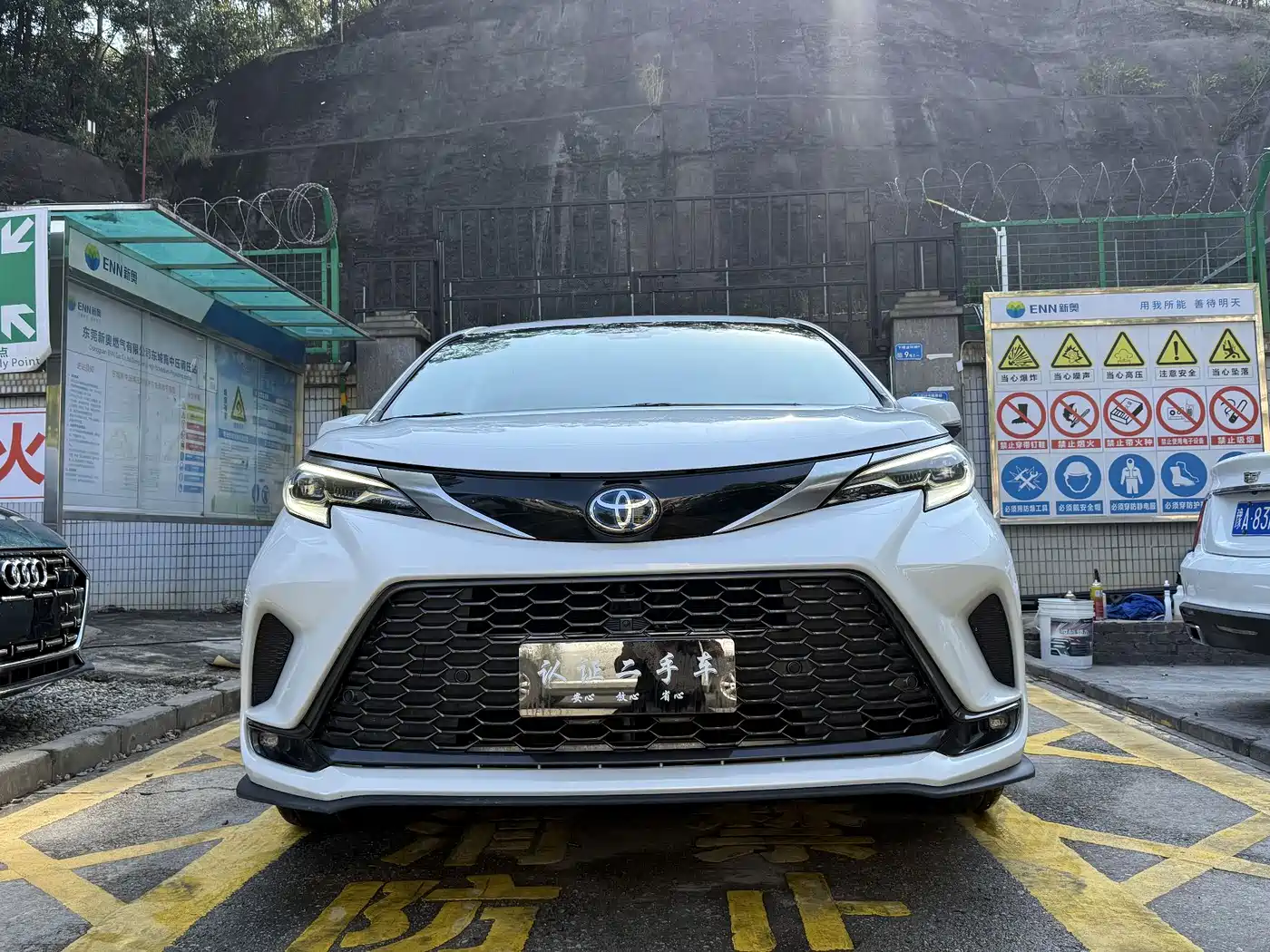 Toyota Granvia 2024 2.5L Hybrid Premium PLUS фото 2