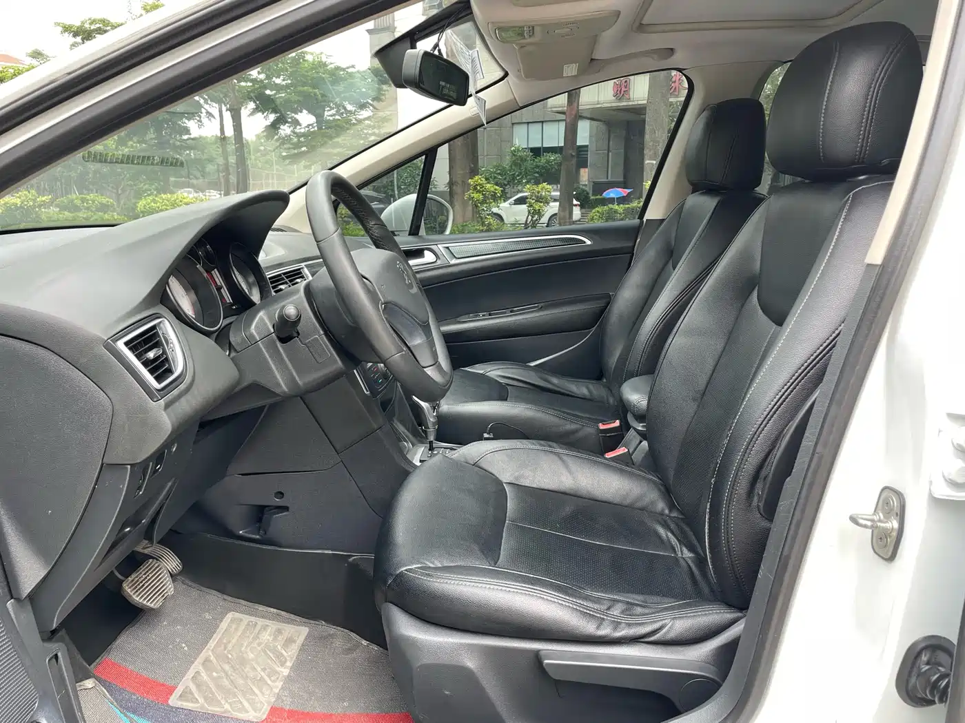 Peugeot 308 2013 Model 1.6L Automatic Trend Style фото 6