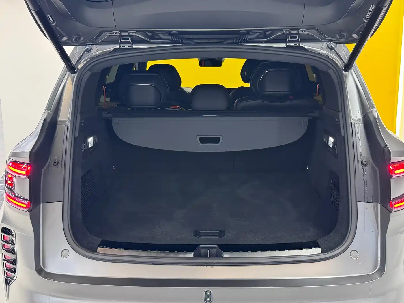 ZEEKR 8X 2026 2026 Model Dark Edition 5-Seater
