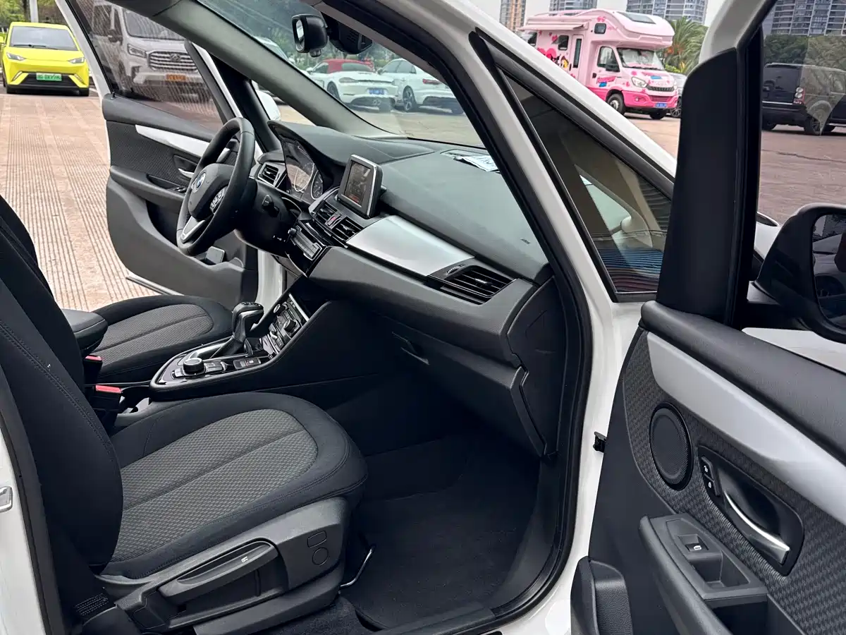 BMW 2 Series Touring 2016 2016 218i Fashion Model