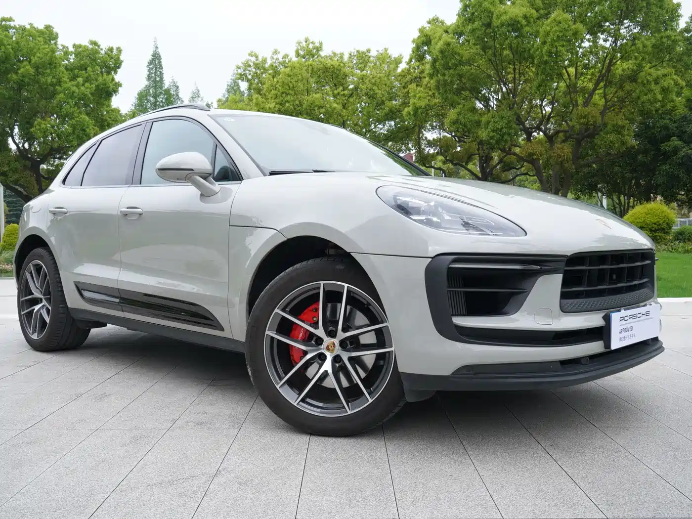 PORSCHE MACAN