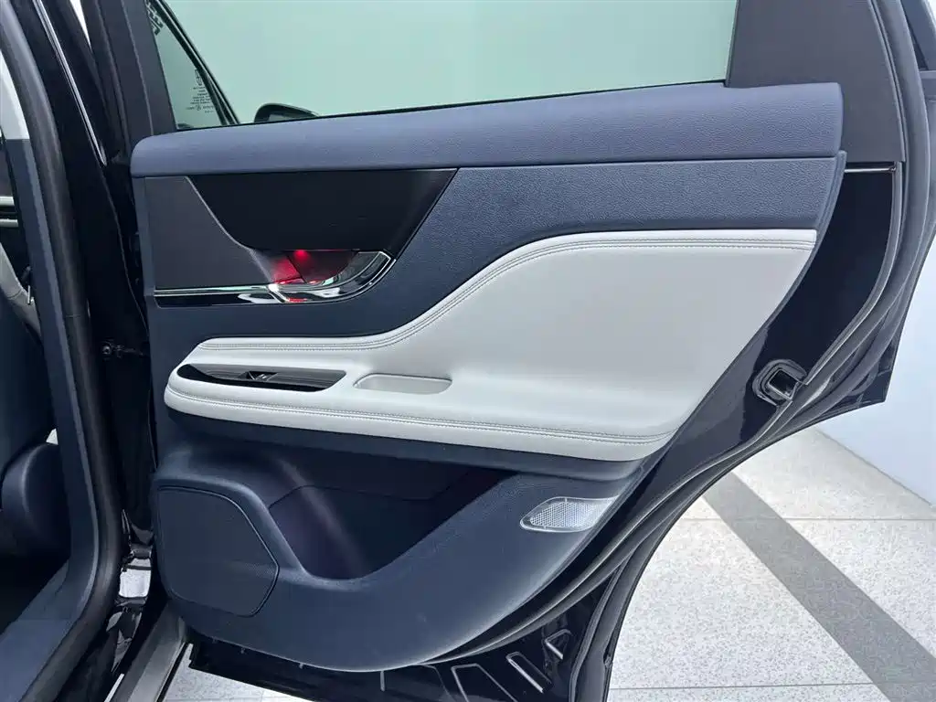 Lincoln Adventurer 2025 2024 2.0T FWD Exclusive Edition