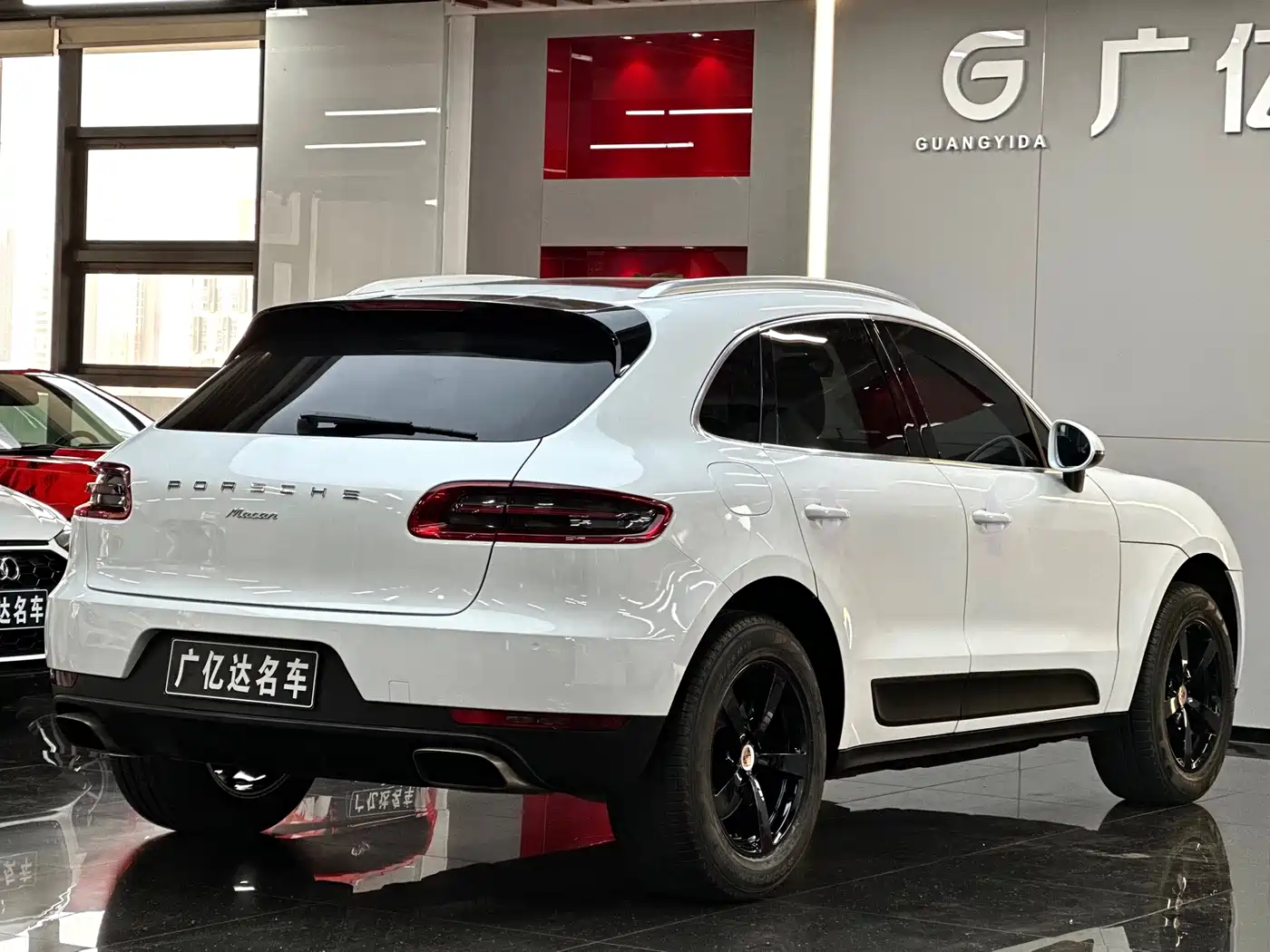 Porsche Macan 2014 Macan 2.0T фото 19