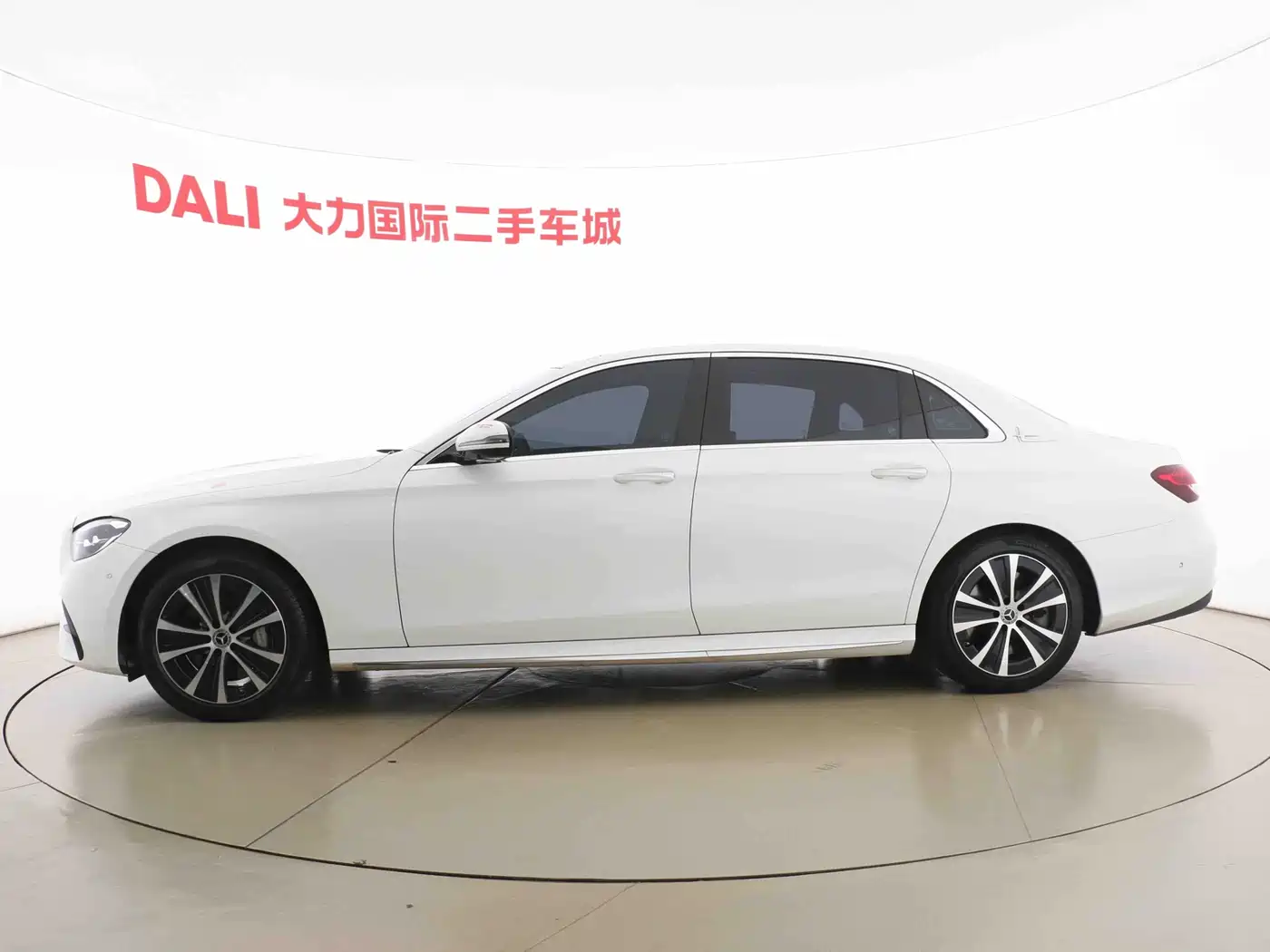 Mercedes-Benz E-Class New Energy 2023 E 350 e L Plug-in Hybrid Sport Sedan фото 12