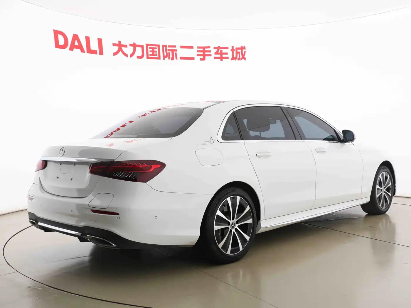 Mercedes-Benz E-Class New Energy 2023 E 350 e L Plug-in Hybrid Sport Sedan фото 16