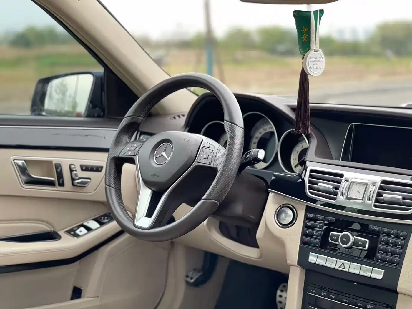 Mercedes-Benz E-Class 2015 E 260 L Sport фото 19