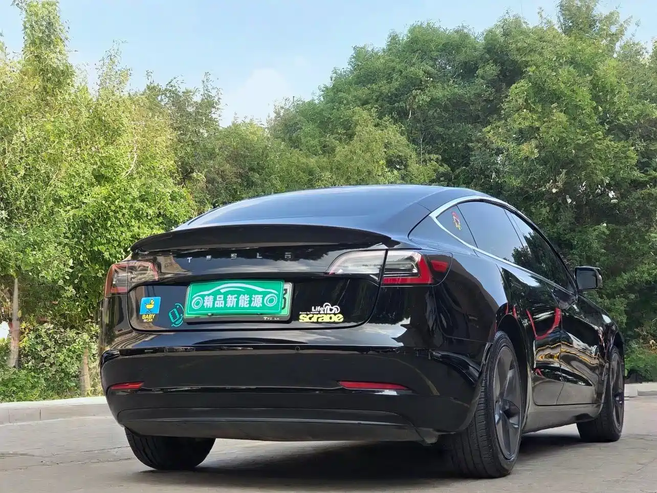 TESLA MODEL 3