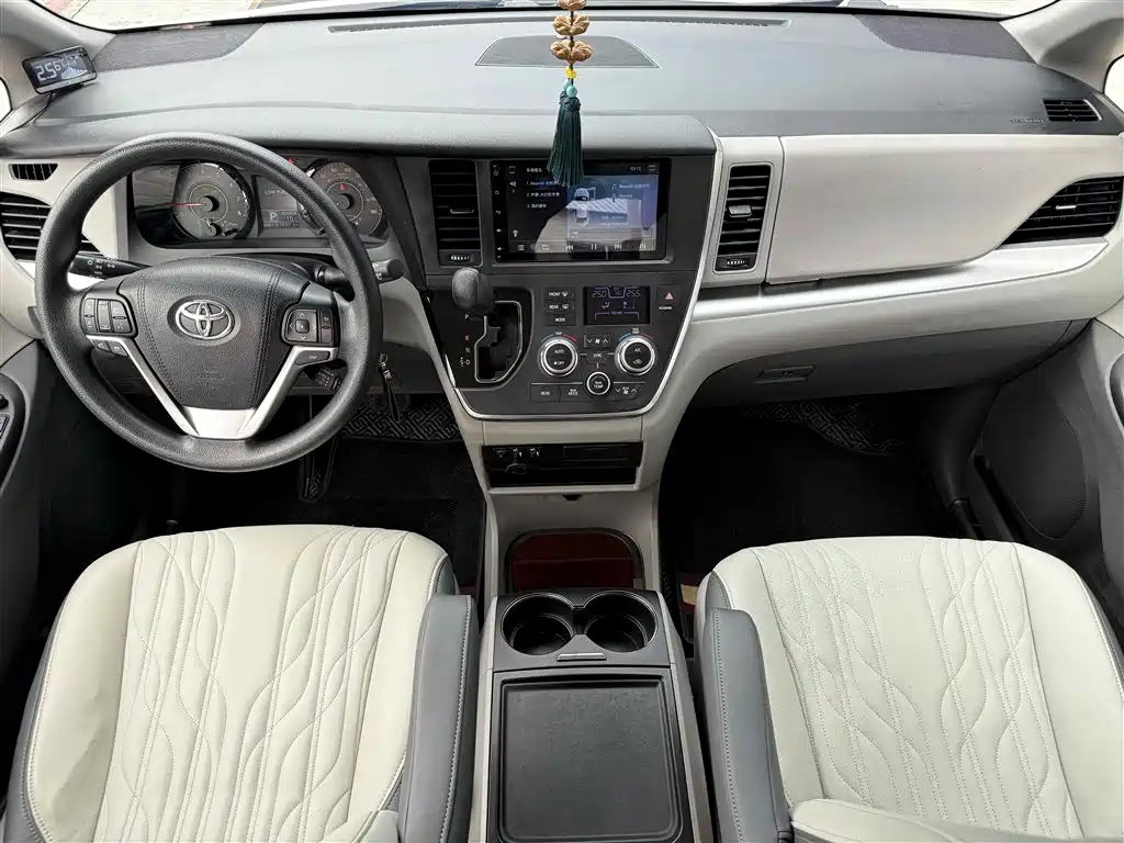 Toyota Sienna 2015 3.5L 4WD L фото 6