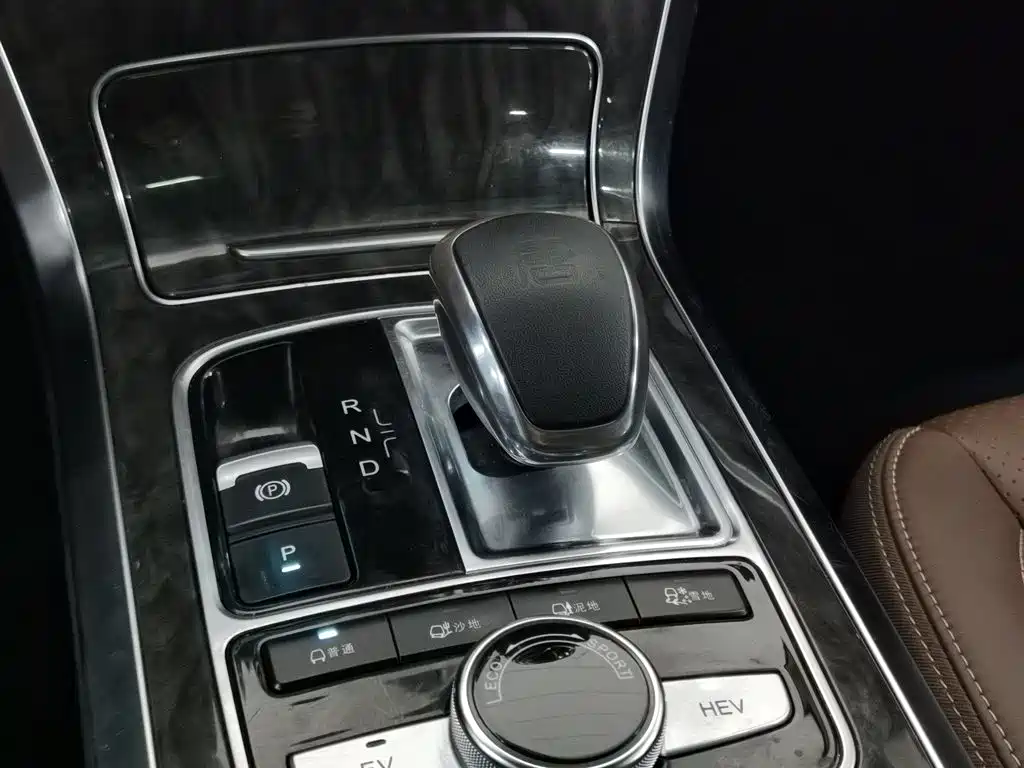 BYD Tang New Energy 2017 2.0T Tang 100 фото 13