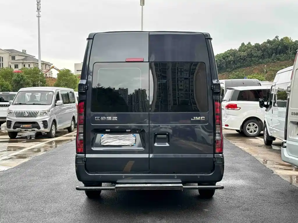 Jiangling JMC Fushun 2026 2025 Model 2.0T 8AT Diesel Medium Wheelbase Medium Roof Business Version 9 Seater (Non-commercial)