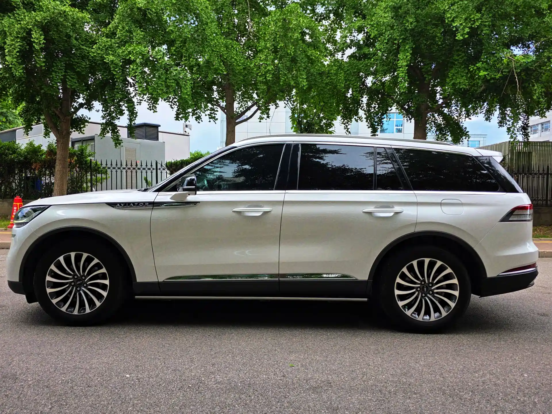 Фото 7 - Lincoln Aviator
