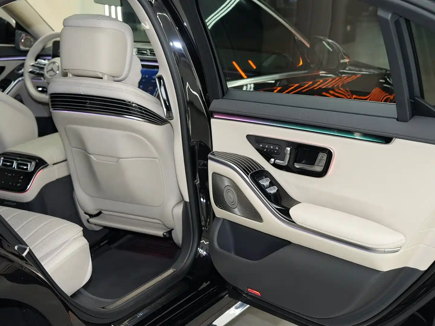 Photo 14 - Mercedes-Benz S-Class