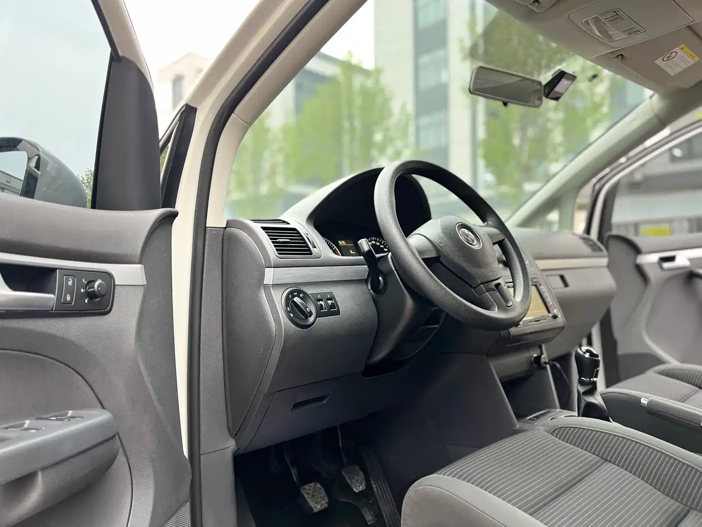 صورة 8 - Volkswagen Touran