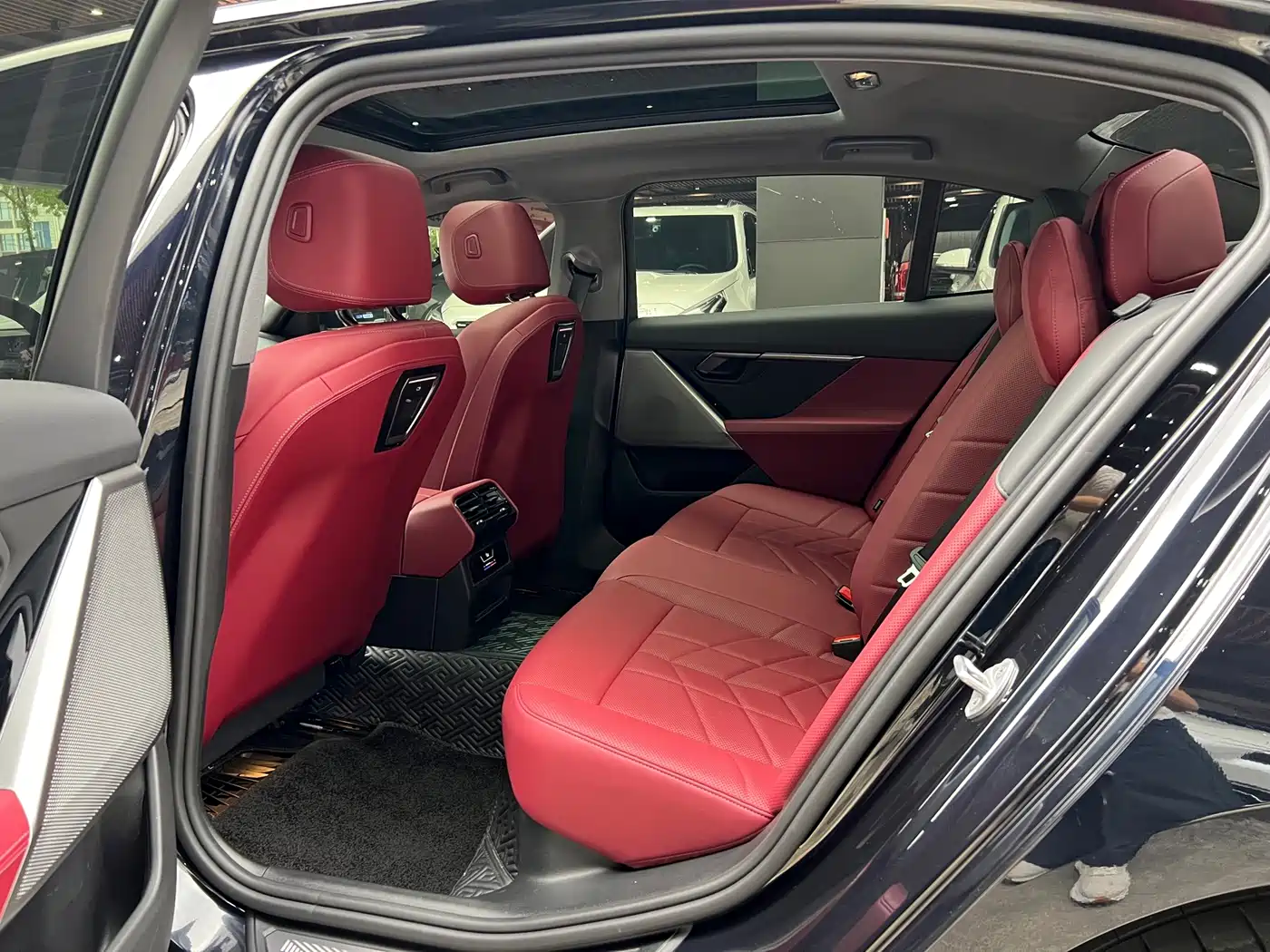 Фото 8 - BMW 5 Series