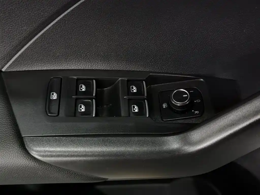 Volkswagen Tanying 2021 1.5L Automatic Smart Connect Edition фото 9