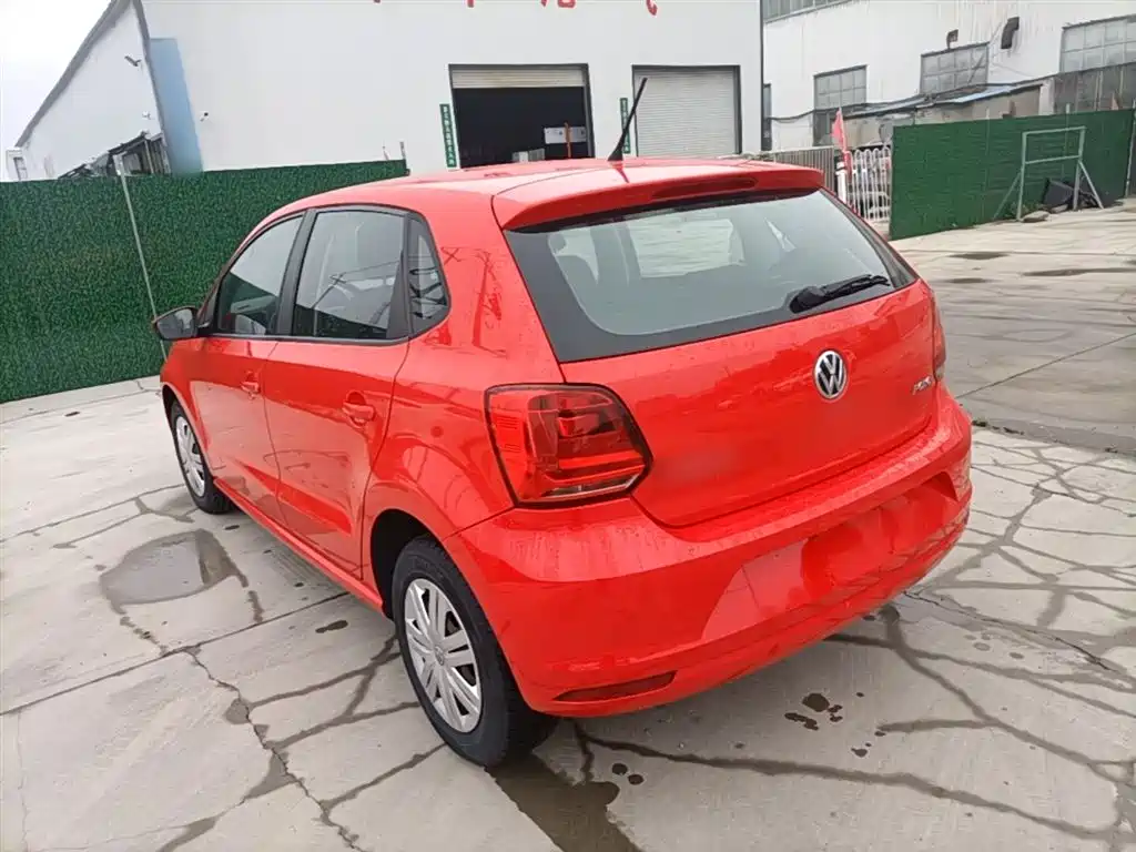 Volkswagen Polo 2016 1.4L Automatic Trend фото 5