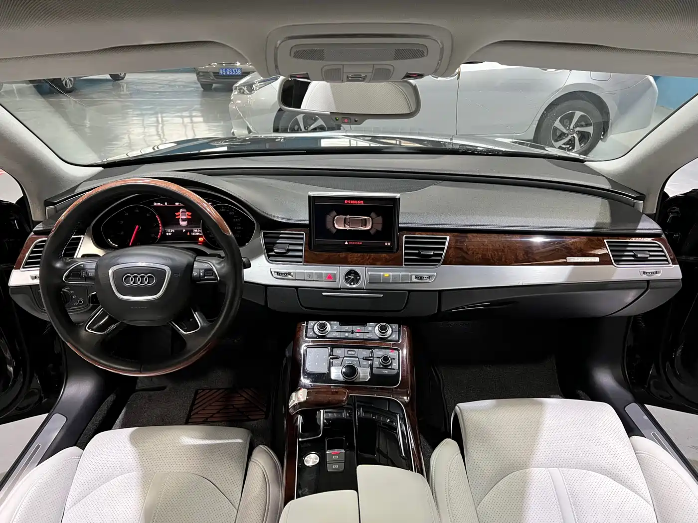 Audi A8 2012 A8L 50 TFSI quattro Premium фото 5